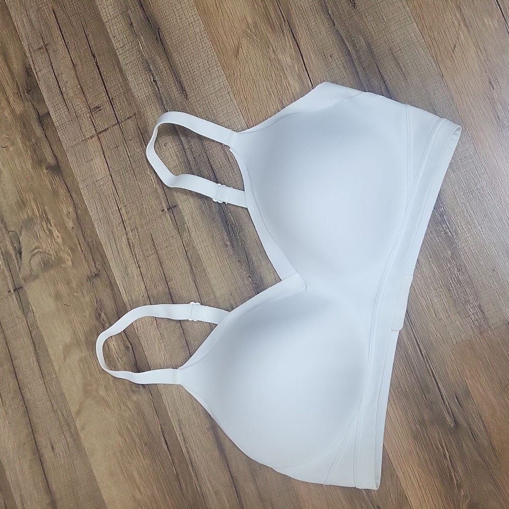 OLGA by WARNER'S White No Side Effect Wire-Free Contour Bra GM3021A/…